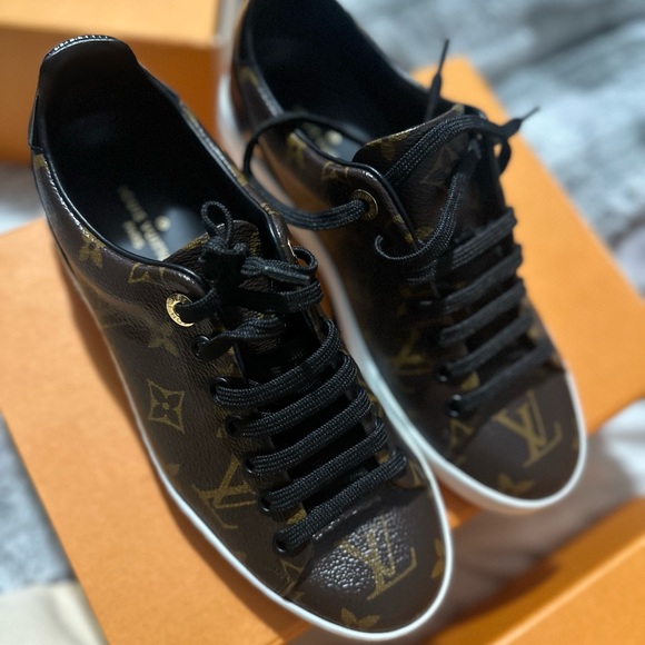 beautiful Louis Vuitton tennis shoes, I have only worn them once, - Picture 5 of 7
